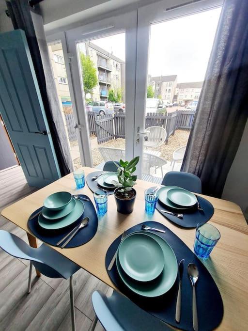 Spacious 5Bed House, Free Parking, No Party ! Глазго Экстерьер фото